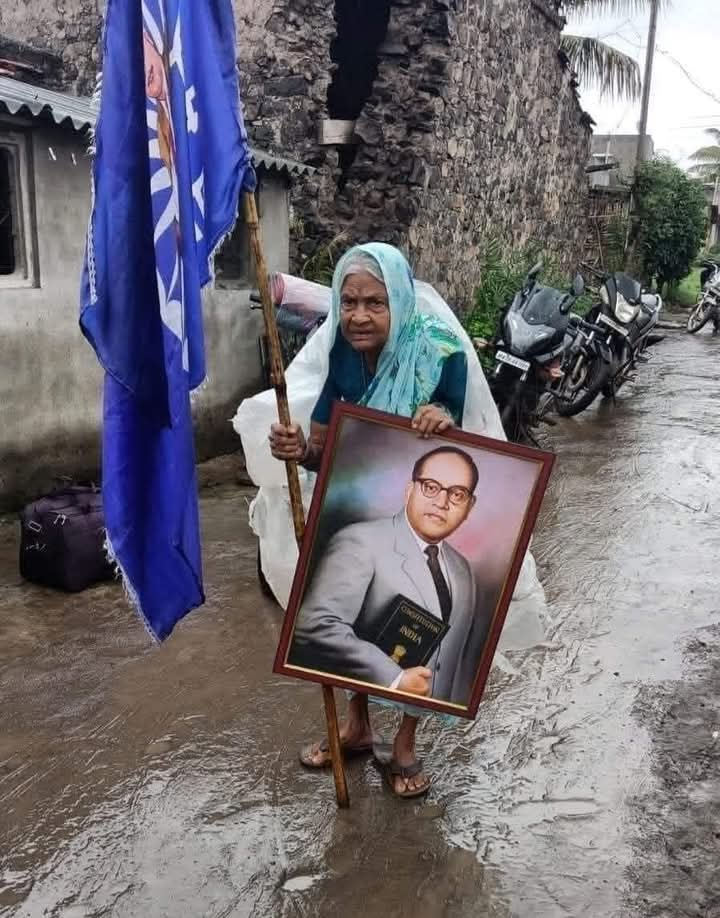 भारतरत्न डॉ. बाबासाहेब आंबेडकर यांचा अपमान व अवमान करणाऱ्या जगातील सर्वात मोठ्या फॅसिस्ट शक्तींच्या विरोधात निळा झेंडा