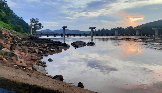 भामरागड- लाहेरी दौऱ्यात मलमपुदुर चा आरूष वड्डे  भेटला – त्याला IAS अधिकारी व्हायचे आहे