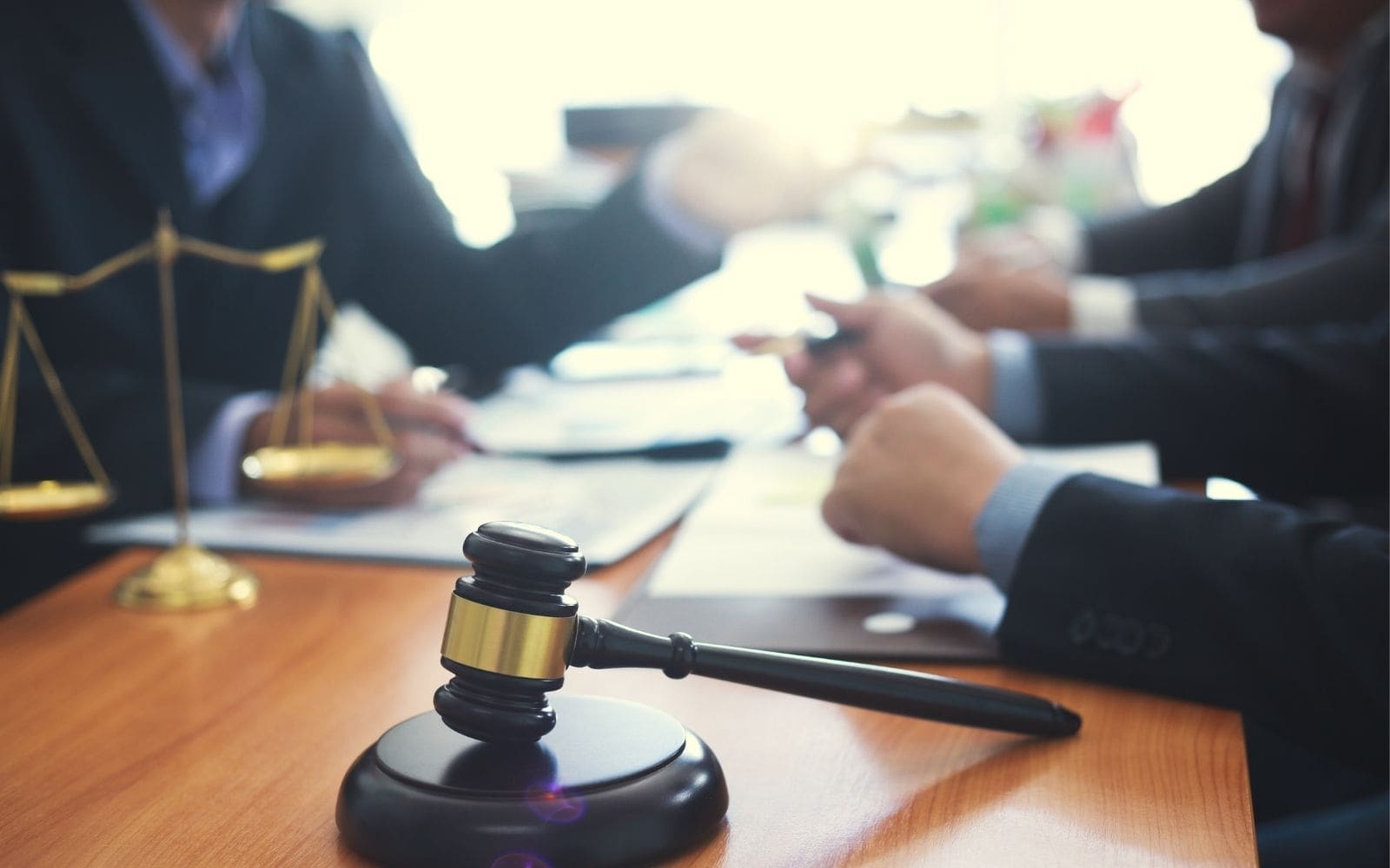 वकील वकिलाचा खून : कायदा शिकवणारेच कायदा मोडतायत?