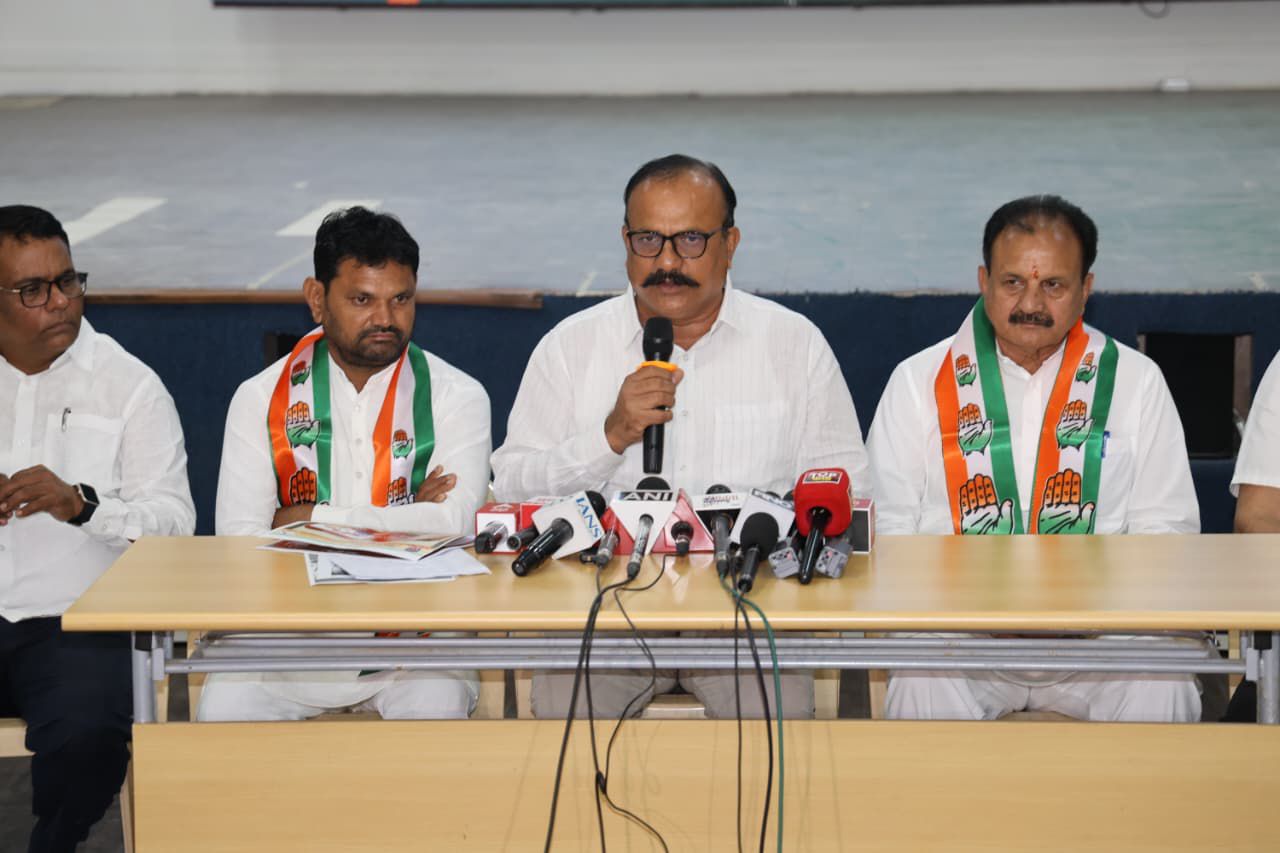 काँग्रेस प्रदेशाध्यक्ष हर्षवर्धन सपकाळांवर पोलिसांची पाळत, थेट बेडरुमध्ये घुसून हेरगिरी?