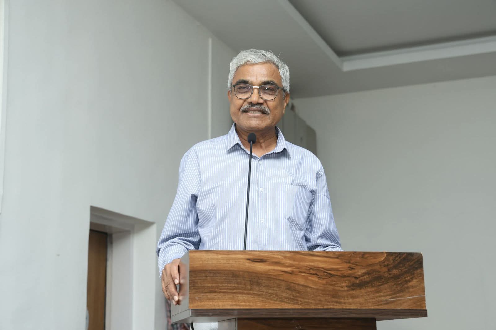 मोदींनी पीएमओ सर्वात शक्तीशाली केंद्र बनवले, मंत्री, सचिव यांना काहीही महत्व नाही