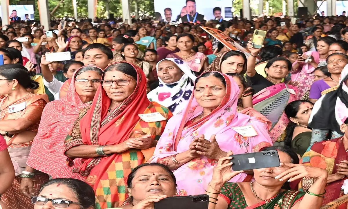 फडणवीस – शिंदे यांच्याकडून फसविल्या गेलेल्या लाडक्या बहिणींच्या नावे खुले पत्र…..! – राहुल गायकवाड
