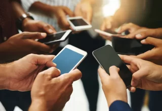 स्मार्टफोन, टीव्ही, बाजारपेठ: बदललेल्या जीवनशैलीवर लोकांचे मिश्रित विचार